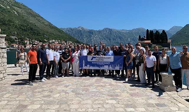 Seyahat Sırasında Kotor Şehri ve Magdeburger Sigorta Ekibi