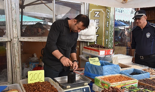 Zabıta Ekipleri Pazaryerlerinde Denetimlerini Sürdürüyor