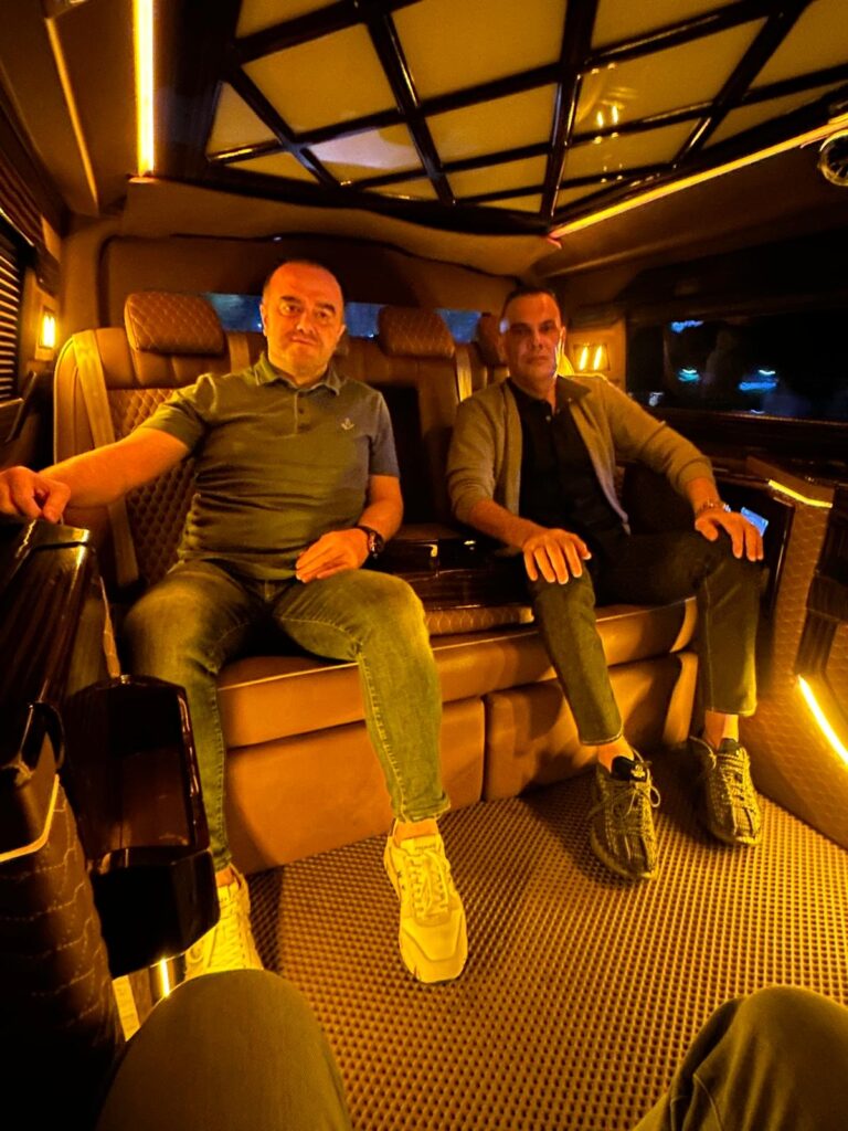 Türkiye Muaythai Profesyonel Şube Başkanı Hakan Şahade ve İş İnsanı İbrahim Murat Gündüz, İstanbul’da Fit in Fight Night Organizasyonunda Bir Araya Geldi