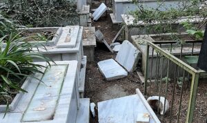 Büyükçiğli Mezarlığı’ndaki hasar gideriliyor