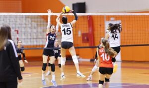Çeşme’de İlk Voleybol Lig Maçı Heyecanı
