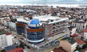 Derince Belediyesi hizmet binasında yoğun tempo