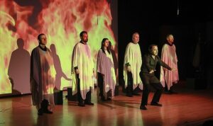 İki Günde Üç Tiyatro Gösterimi