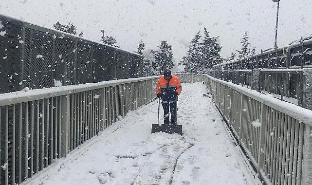İstanbul’da Karla Mücadele Sürüyor: İBB Tam Kadro Sahada
