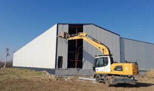 Tarım arazileri kaçak yapılardan temizleniyor