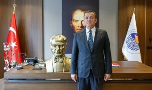 Yenişehir Belediyesi Fransa’da çalınan Atatürk büstünün yerine yenisini gönderdi