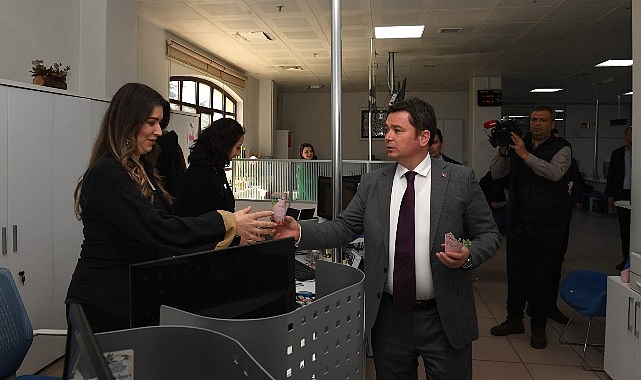 Başkan Aydın mesai arkadaşlarının Kadınlar Günü’nü kutladı.