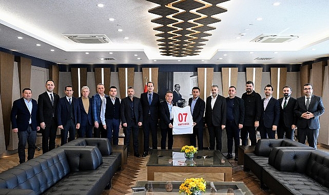 Başkan Böcek’e Antalyaspor’un yeni yönetiminden ziyaret