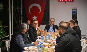 Başkan Eşki sahurda minibüsçülerle buluştu   