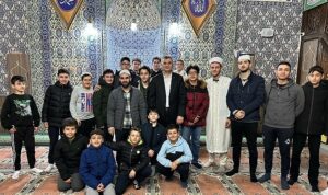 Başkan Sezer Teravih Sonrası Gençlerle Bir Araya Geldi