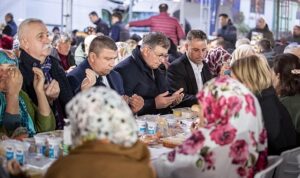 Başkan Tugay, Bayındırlılarla aynı sofrada buluştu “Gerçek zenginlik bir arada olabilmek”