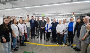 Başkan Tugay emekçi kadınlarla buluştu