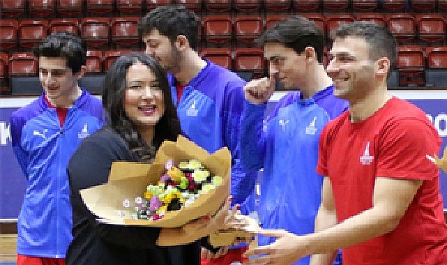 Erkek sporculardan kadınlara 8 Mart jesti