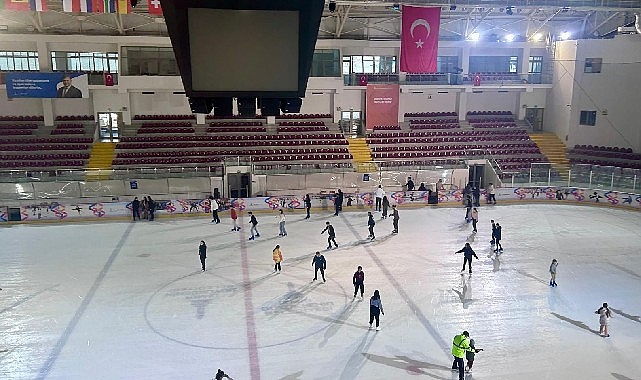 Kadınlar buz pistinde buluştu