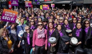 Kadınlar seslerini Konak’tan duyurdu