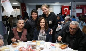 Karşıyakalılar iftar sofrasında buluştu