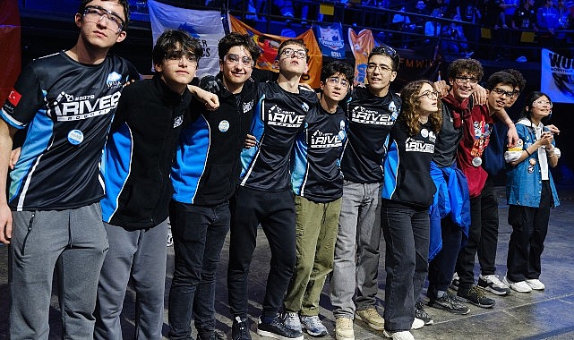 Robotlar Derinlere Dalıyor! Lise Öğrencileri Okyanus Temalı Robotlarını Tasarlıyor!