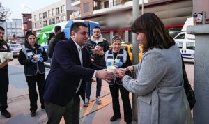 Torbalı Belediyesi’nden İftara Yetişemeyenlere Çorba İkramı