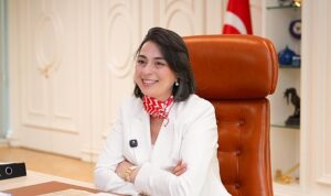 23 Nisan Ulusal Egemenlik ve Çocuk Bayramı dolayısıyla öğrenciler Üsküdar Belediye Başkanı Sinem Dedetaş’ı ziyaret etti.