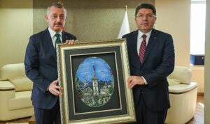 Bakan Tunç’tan Büyükakın’a ziyaret