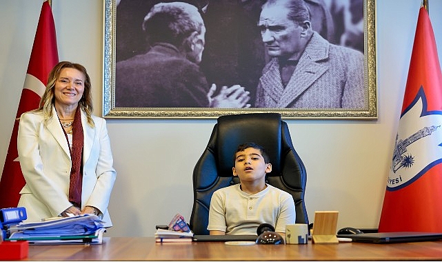 Başkan Mutlu makam koltuğunu çocuklara bıraktı