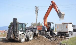 Burhaniye Belediyesi Fen İşleri Ekipleri Çalışmalarını Sürdürüyor