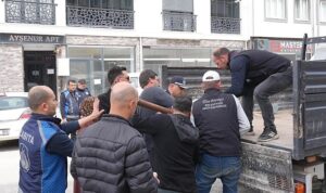 Burhaniye’de Yol ve Kaldırım İşgaline Müdahale