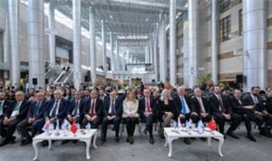 Doğaltaşa hayat veren genç tasarımcılar ödüllerini aldı