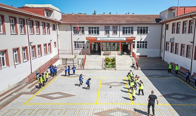 İnegöl’de Okul Bahçelerine Bahar Geldi