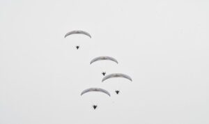 Katar Paramotor Milli Takımı’ndan Başkan Usta’ya Teşekkür Plaketi