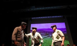 “Köyün Enisdosu” ile Köy Enstitüleri tiyatro sahnesine taşındı