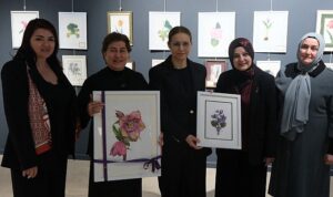 Renklerin ahenkle dans ettiği sergi