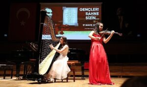 AASSM’de sahne gençlerin