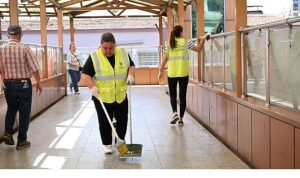 Aydın Büyükşehir Belediyesi’nin Çevre Bakım ve Temizlik Çalışmaları Devam Ediyor