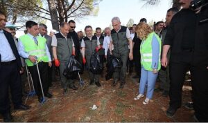 Bakandan yangınlara karşı vatandaşla birlikte orman temizliği