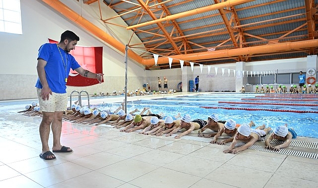 Başkan Altay: “6 İlçede 9.500 Üçüncü Sınıf Öğrencisine Yüzme Öğretiyoruz”