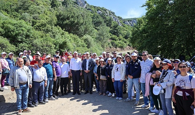 Buca’da Dünya İklim Günü’nde farkındalık yaratan doğa yürüyüşü
