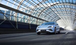 BYD’nin Elektrikli Sportif Sedanı SEAL,   Türkiye’ye Özel Üretilen 160 kW’lık Versiyonuyla  Yollara Çıkıyor