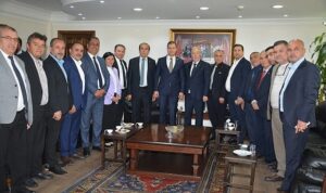 Deniz Yücel’e esnaftan sıcak karşılama