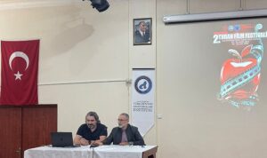 Ege Üniversitesi 2. Uluslararası Turan Film Festivalinde sahne genç yönetmenlerin