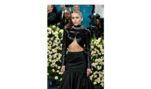 Gigi Hadid ve Miley Cyrus Met Gala’ya Maybelline New York ile hazırlandı