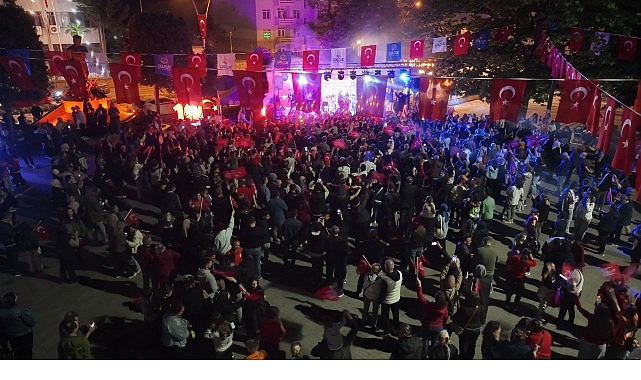 Gölcük Halkı 19 Mayıs Coşkusunu Fener Alayı ile Kutladı