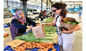 İzmir Büyükşehir Belediyesi 15 yıldır organik tarımla çiftçiyi ayakta tutuyor