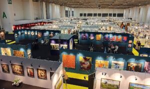 İzmir’de sanat ve antika fuarına yoğun ilgi