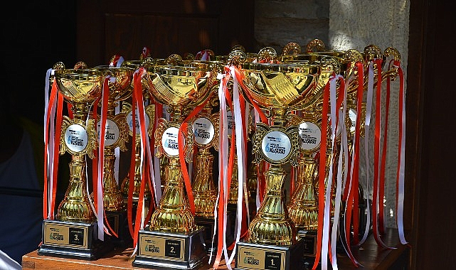 Kuşadası’nda gençler, 6. kez geleceğe koştu