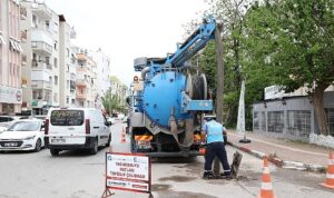 yağmur suyu hattı temizliği sürüyor