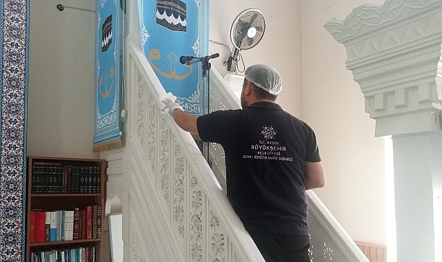 Aydın Büyükşehir Belediyesi’nden Kurban Bayramı Öncesi Camilerde Temizlik