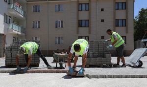 İnegöl’ün Çıkmaz Sokakları Ücretsiz Otoparka Dönüşüyor