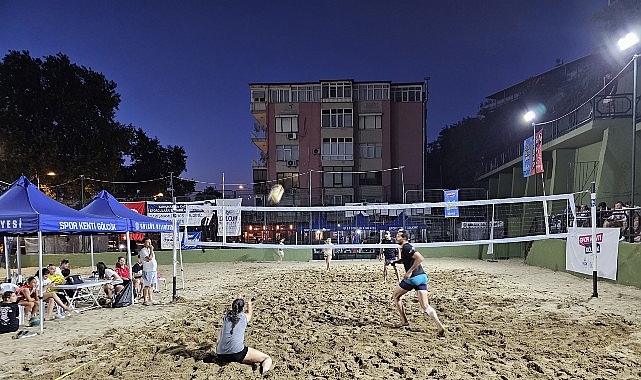 Gölcük’te Plaj Voleybolu Turnuvası Büyükler Kategorisinde Sona Erdi