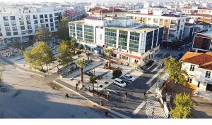 Menderes Belediyesi’nden Ot Temizliği